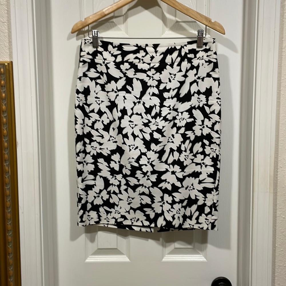Loft skirt in size 4